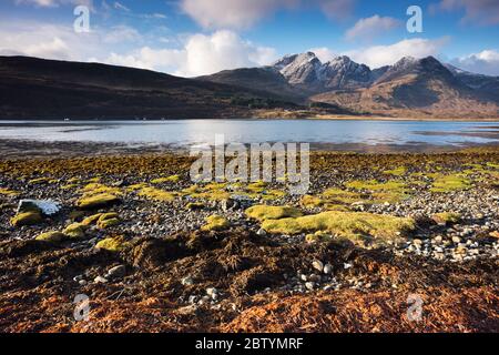 Loch Slapin e Blà Bheinn. Torrin, Isola di Skye, Highlands, Scozia Foto Stock