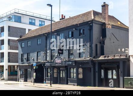Un vecchio e basso edificio, Edgware Road, A5, Londra, Inghilterra, Regno Unito. Foto Stock