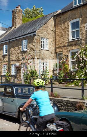 Tradizionali case in pietra a Chipping Norton, Cotswolds, Oxfordshire, Inghilterra, Regno Unito Foto Stock