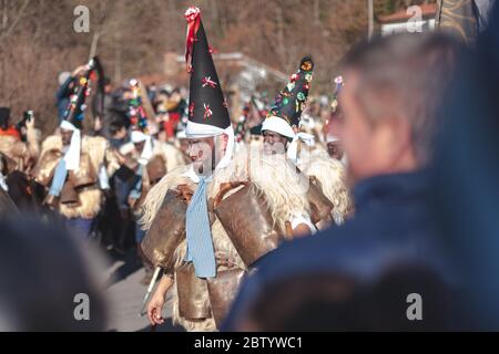 Silió, Cantabria, Spagna - 6 gennaio 2019: Vijanera è una masquerade invernale che si svolge nella città spagnola di Silió, in Cantabria, il primo S. Foto Stock