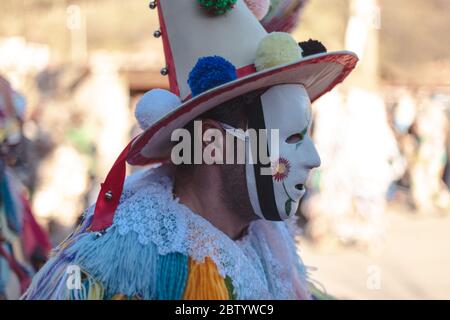 Silió, Cantabria, Spagna - 6 gennaio 2019: Vijanera è una masquerade invernale che si svolge nella città spagnola di Silió, in Cantabria, il primo S. Foto Stock