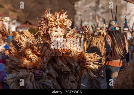 Silió, Cantabria, Spagna - 6 gennaio 2019: Vijanera è una masquerade invernale che si svolge nella città spagnola di Silió, in Cantabria, il primo S. Foto Stock