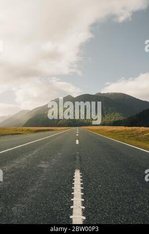 Strada tra te Anau e Milford Sound, Fiordland, Nuova Zelanda. Foto Stock