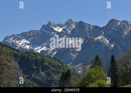 Monte Säntis in Svizzera in una bellissima giornata con cielo blu Foto Stock