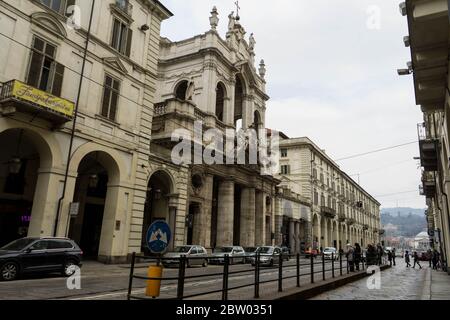 L'Italia, Torino - Vista strada Padana con Chiesa Santissima Annunziata, Marzo 2018 Foto Stock