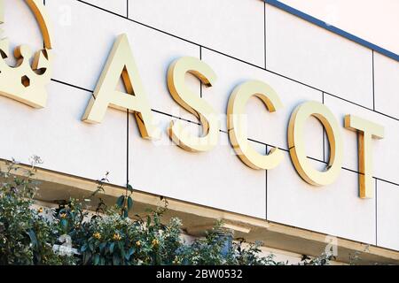 Segnaletica presso l'ippodromo Royal Ascot, Ascot, Berkshire Foto Stock