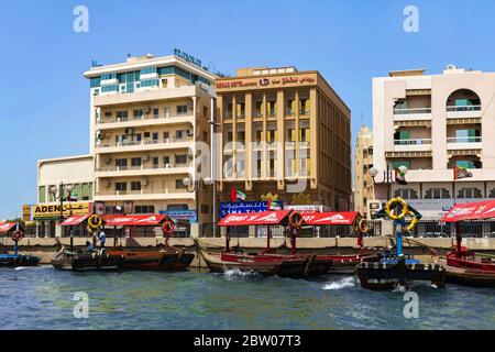 Giornata di sole sul Creek nella vecchia Dubai Foto Stock