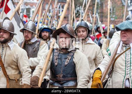 I reenattori nella battaglia di Nantwich il giorno Santo dell'agrifoglio Foto Stock