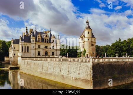 Luglio 23, 2017 il castello di Chenonceau. La Francia. La facciata del castello medievale di ladies. Il royal castello medievale del Castello di Chenonceau e il Foto Stock