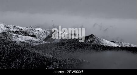 Cieli minacciosi, Colorado. Bianco e nero. Foto Stock