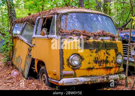 Vecchio autobus giallo VW Foto Stock