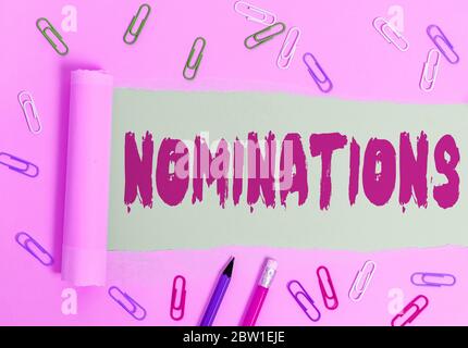 La scrittura della nota mostra le candidature. Il concetto di business per l'atto di ufficialmente suggerendo qualcuno per un lavoro o posizione Foto Stock