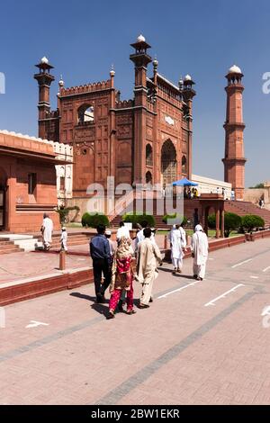 Porta principale della Moschea di Badshahi, Forte di Lahore, Lahore, Provincia di Punjab, Pakistan, Asia meridionale, Asia Foto Stock