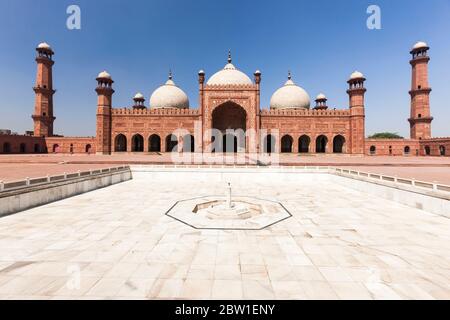 Cortile della Moschea di Badshahi, Forte di Lahore, Lahore, Provincia del Punjab, Pakistan, Asia meridionale, Asia Foto Stock