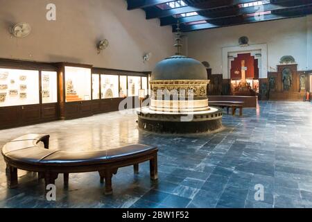 Sala espositiva del Museo Lahore, periodo coloniale britannico, Lahore, Provincia del Punjab, Pakistan, Asia meridionale, Asia Foto Stock