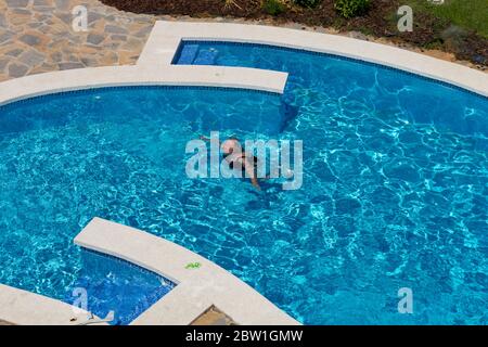 Piscina splendidamente paesaggistica Foto Stock