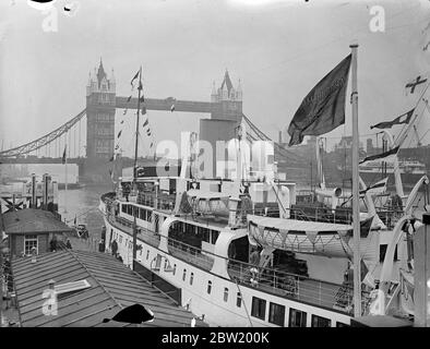 Il sovrano reale ormeggiato al Tower Pier, l'imbarcazione a motore a due viti da 20 nodo era in vista per il pubblico. La nave è stata costruita per i servizi cross-channel della New Medway Steam Packet Co. LTD. Che un giorno lo farà al continente. 13 luglio 1937 Foto Stock