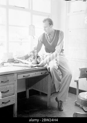 Serie speciale di Geoffrey de Havilland durante il volo di prova del prototipo DH.91 Albatross, G-AEVV, su Hatfield, settembre 1938 Foto Stock