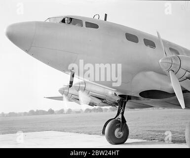 Serie speciale di Geoffrey de Havilland durante il volo di prova del prototipo DH.91 Albatross, G-AEVV, su Hatfield, settembre 1938 Foto Stock