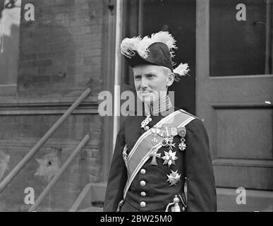 Il nuovo ministro danese presenta credenziali al re. Il conte Eduard Reventlow, il nuovo ministro danese di Londra, lasciò la Legazione danese a Pont Street per presentare le sue credenziali al King Buckingham Palace. 3 febbraio 1938 Foto Stock