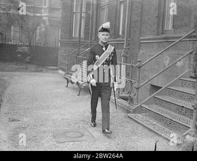 Il nuovo ministro danese presenta credenziali al re. Il conte Eduard Reventlow, il nuovo ministro danese di Londra, lasciò la Legazione danese a Pont Street per presentare le sue credenziali al King Buckingham Palace. 3 febbraio 1938 Foto Stock