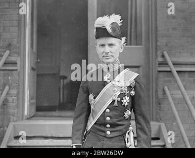 Il nuovo ministro danese presenta credenziali al re. Il conte Eduard Reventlow, il nuovo ministro danese di Londra, lasciò la Legazione danese a Pont Street per presentare le sue credenziali al King Buckingham Palace. 3 febbraio 1938 Foto Stock