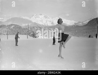 Cecilia Collegge sul ghiaccio a St Moritz. Molti noti appassionati di sport invernali si divertono a St Moritz, in Svizzera, dove la stagione è ormai in piena attività. Foto spettacoli, Miss Cecilia Colleedge, titolare britannico del campionato mondiale di pattinaggio, sul ghiaccio a St Moritz 28 dicembre 1937 Foto Stock