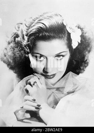 La moglie di Dempsey torna sul palco. Onorevole Jack Dempsey, l'ex Hannah Williams, che ha annunciato che tornerà sul palco. Un nursemaid si occuperà dei suoi due figli, Joanne Hannah e Jacqueline. Quando furono sposati quattro anni fa, Jack Dempsey, ex campione del mondo, annunciò che sua moglie non sarebbe mai più apparita sul palco. Foto Stock