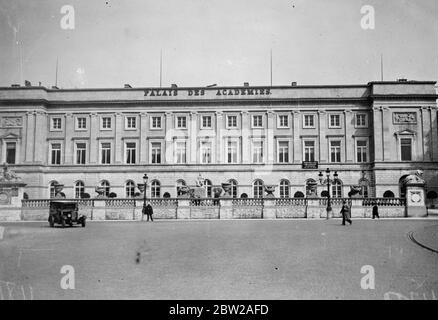 Dove si terrà a Bruxelles nove conferenze di potere sulla guerra sino-giapponese. I rappresentanti delle 9 sterline sono invitati a riunirsi presso il Palazzo dell'Accademia a Bruxelles il 30 ottobre per valutare i mezzi per porre fine alla guerra sino-giapponese. L'Italia ha accettato l'invito, ma si pensa che la risposta del Giappone sarà un rifiuto di partecipare alla conferenza, e che si affiderà all'Italia per difenderla. 22 ottobre 1937 Foto Stock