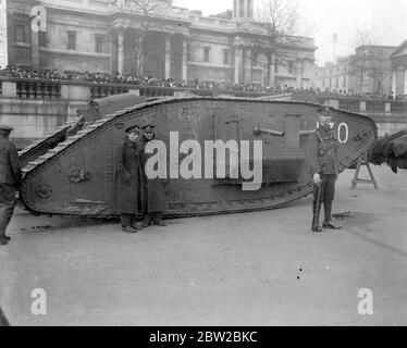 Serbatoio in Trafalgar Square. 24 novembre 1917 Foto Stock