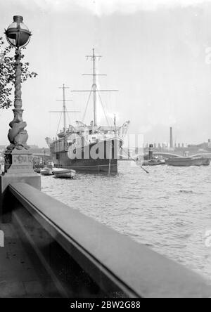 S.M.S. Presidente in sella alla marea alta, Victorian Embankment. 7 settembre 1933 Foto Stock