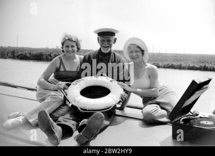 Tommy Lipton sui Broads, Norfolk. 1933 Foto Stock