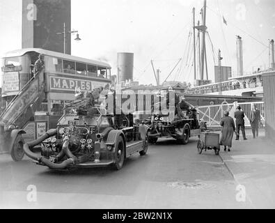 Motori antincendio a Docks. 1934 Foto Stock