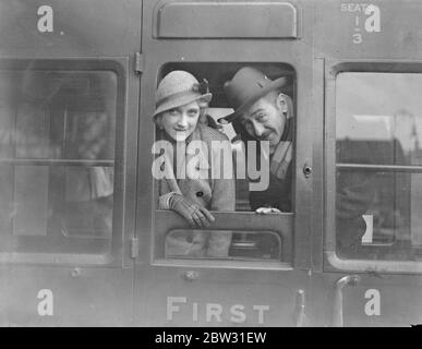 Il signor e la signora Adolph Menjou partono per l' America. 29 marzo 1932 Foto Stock