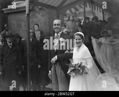 Famiglie ricche del Sud America unite al matrimonio oratorio di Brompton . Due famiglie benestanti sudamericane si unirono quando si tenne il matrimonio della Senorita Maria Isabella Yriberry del Perù , con il signor Federico Lesser , membro di una famiglia cilena ben nota a Londra , presso il Brompton Oratory di Londra . Lo sposo e lo sposo che partiscono dopo la cerimonia . 4 maggio 1932 Foto Stock