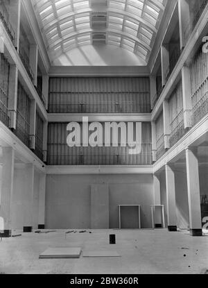 Dove si riunirà la Conferenza economica mondiale . Il nuovo edificio del Museo Geologico di Kensington , Londra è stato scelto come luogo d' incontro per la Conferenza economica Mondiale, alla quale delegati di sessantasei nazioni si sforzeranno di risolvere le difficoltà del mondo nel mese di giugno . Una vista interna del Museo Geologico di Kensington , Londra . 15 maggio 1933 Foto Stock