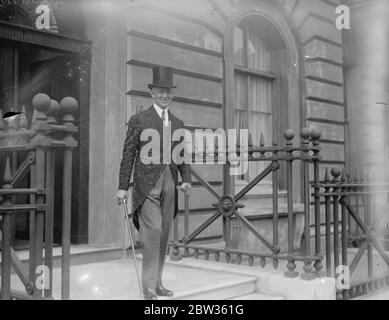 Il nuovo Ambasciatore americano si reca in ufficio estero . Il sig. R W Bingham, ambasciatore americano appena nominato, ha effettuato una visita al Ministero degli Affari esteri per la nomina. Foto spettacoli ; il signor Bingham lascia l'Ambasciata americana a Londra per il Ministero degli Affari Esteri . 19 maggio 1933 Foto Stock