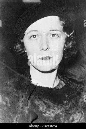 Dolcezza di conte Wynekoop . Il Dr Alice Wynkoop e il figlio Earle confessano di assassinare la signora Rheta Wynekoop nel crimine di chirurgia di Chicago . La signorina Priscilla Wittle una bellezza dai capelli rossi , che la polizia dice ammettere essere la dolcezza di Earle J Wynekoop , marito della vittima del sensazionale crimine di Chirurgia di Chicago . Il Dr Alice Wynekoop e suo figlio Earle hanno confessato entrambi l' assassinio della signora Rheta Wynekoop , che è stata trovata morta sul tavolo operatorio nell' intervento di Chicago del Dr Alice Wynekoop . Spettacoli fotografici ; Miss Priscilla Wittle . 1 dicembre 1933 Foto Stock