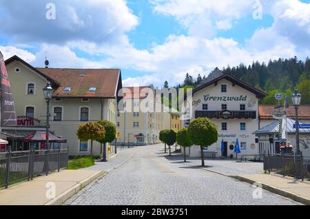 Bayerisch Eisenstein, Zelezna Ruda, Alzbetin, Grenzort zu Tschechien: Ortsmitte, Dorfplatz Foto Stock