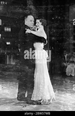 La coppia londinese si contenderà per il campionato mondiale di ballo a Praga . 4 dicembre 1933 Foto Stock