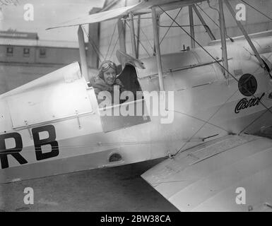 Jean Batten e aereo a Brooklands . Aprile 1934 Foto Stock