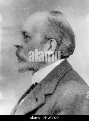 Ricevere la medaglia d'oro reale per l'architettura . Henry Vaughan Lanchester di Bedford Square , Londra , è stato eletto dai membri del Royal Institute of British Architects e il suo nome sarà sottoposto al Re , come idoneo vincitore della Royal Gold Medal for Architecture per l' anno 1934 . Il signor Lancaster , di 70 anni , iniziò la pratica come architetto all'età di 26 anni . I suoi lavori principali sono il Municipio di Cardiff e i tribunali legali , il Municipio di Deptford , il Municipio di Wesleyan (Westminster) , il Municipio , Lucknow , l' Università di Leeds , l' Ospedale di St Bartholomew e il Centro ospedaliero di Birmingham . P Foto Stock