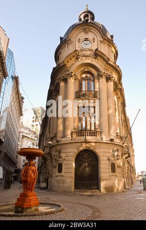 Santiago del Cile, Regione Metropolitana, Cile, Sud America - un dettaglio della facciata dell'edificio della Borsa nel centro. Foto Stock