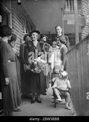 Princess Alice apre nuovi appartamenti Kensington . 11 ottobre 1934 . Foto Stock