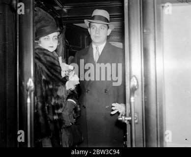 Il principe e la principessa Mdivani partono per l'India . 4 novembre 1934 Foto Stock