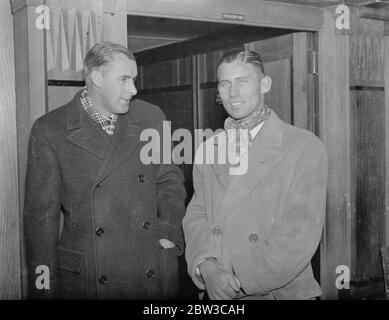 ' Big Bill' Tildean e Bruce Barnes , due giocatori di tennis americani , arrivano a Southampton . 14 novembre 1934 Foto Stock