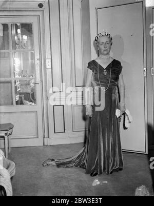 Leader della società francese a Londra , per le nozze reali , ( Francis de Croisset ) . Novembre 1934 Foto Stock