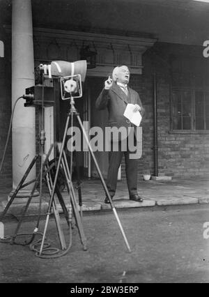 David Lloyd George a Churt , Surrey , il suo 72esimo compleanno . 17 gennaio 1935 Foto Stock