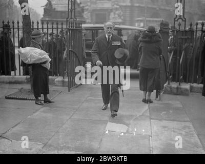 Il generale Sir Ian Hamilton al servizio diurno di Anzac a St Clement Danes . Il generale Sir Ian Hamilton ha partecipato al servizio di commemorazione del giorno di Anzac presso la Chiesa di St Clement Danes , Strand , e gli alti Commisioners di Australia e Nuova Zelanda erano presenti insieme al Dr Earle , Vice primo Ministro dell'Australia e Ministro del Commercio . Spettacoli fotografici , Generale Sir Ian Hamilton che arriva a St Clement Danes . 25 aprile 1936 Foto Stock