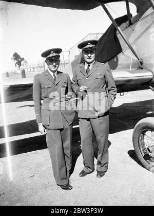 Bruno Mussolini ucciso in un fracassone aereo nei pressi di Pisa . Bruno Mussolini (a destra) capitano , ucciso in un incidente aereo nei pressi di Pisa mentre prova un nuovo tipo di aereo , con suo fratello Vittorio . 4 dicembre 1935 Foto Stock